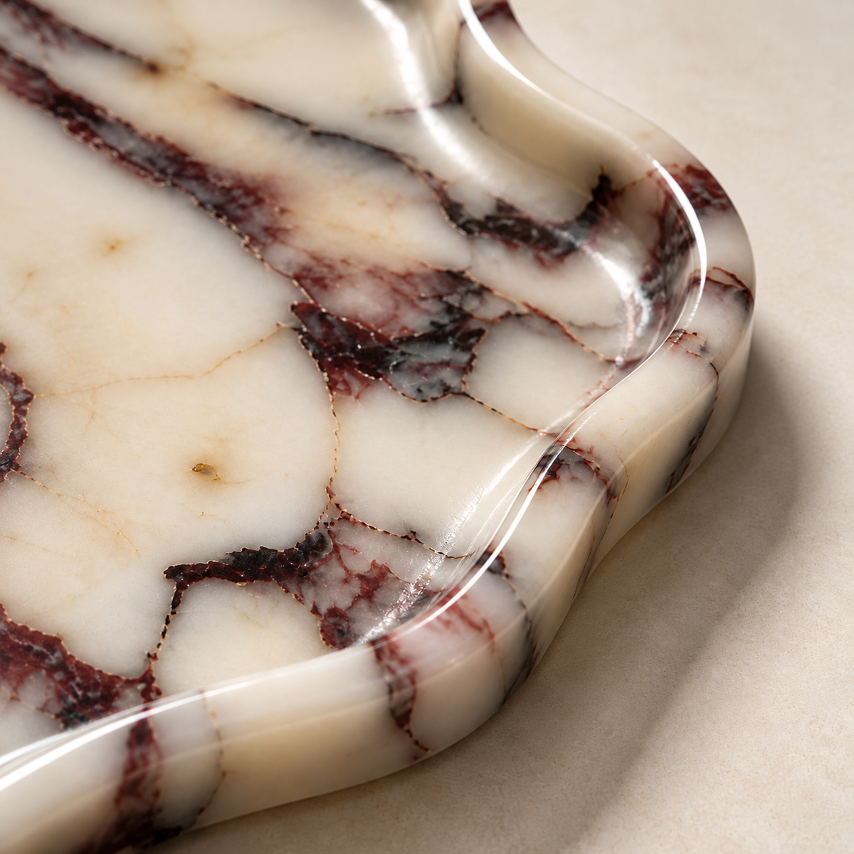 Close detail of Calacatta Viola ceramic tray veining and raised edge